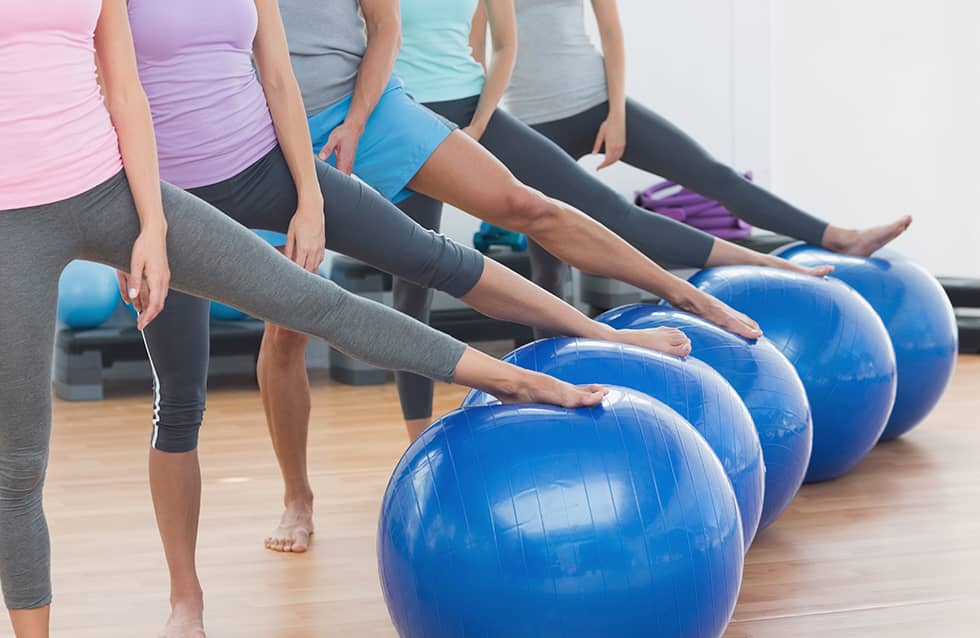 différence entre pilates et yoga avec autour de la gym
